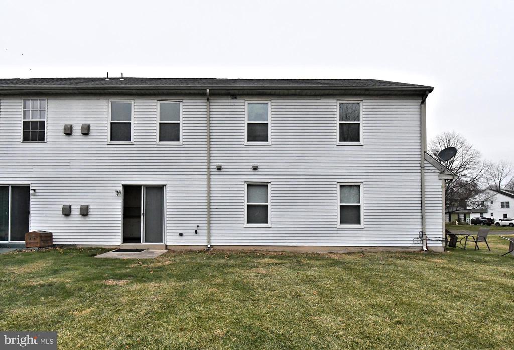 592 WRENSONG ROAD B B