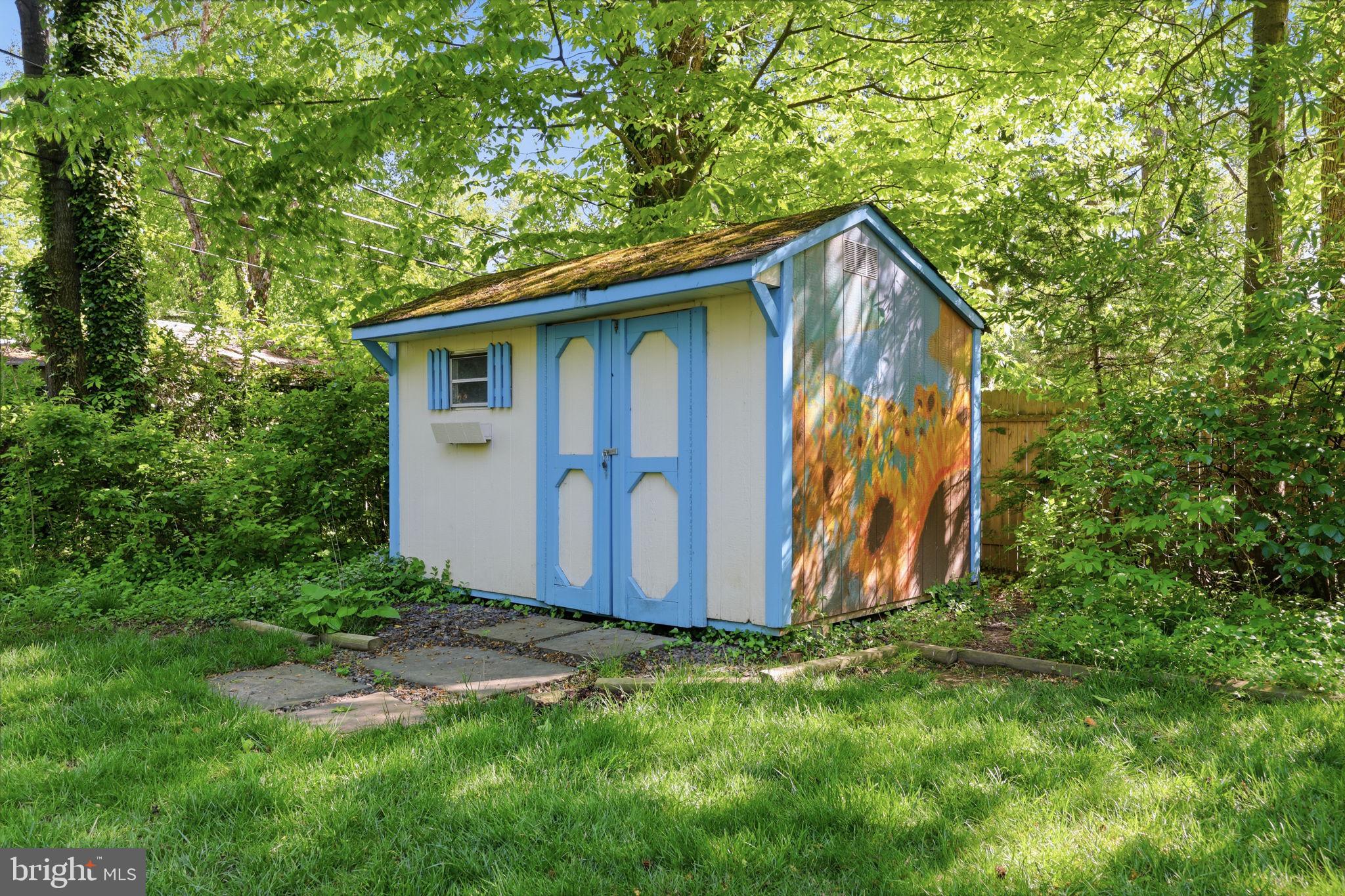 207 W FERRY ROAD