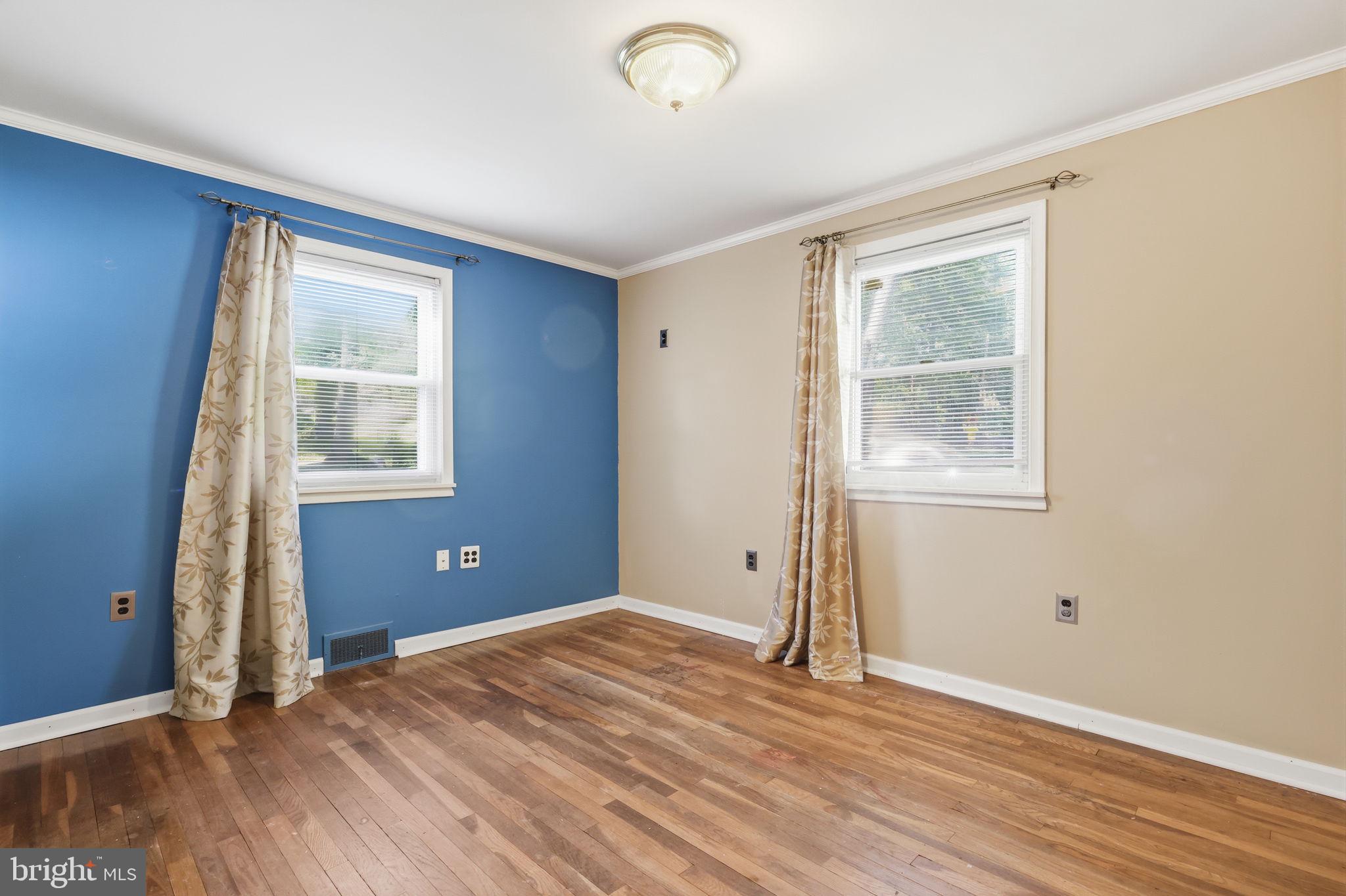207 W FERRY ROAD