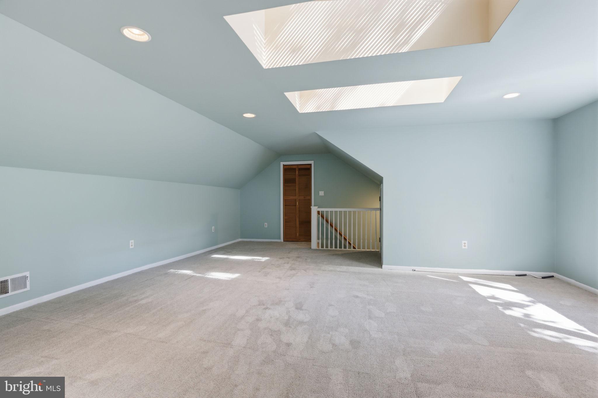 207 W FERRY ROAD