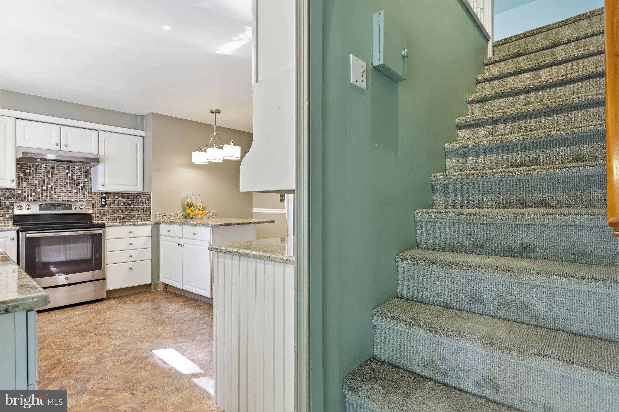 207 W FERRY ROAD