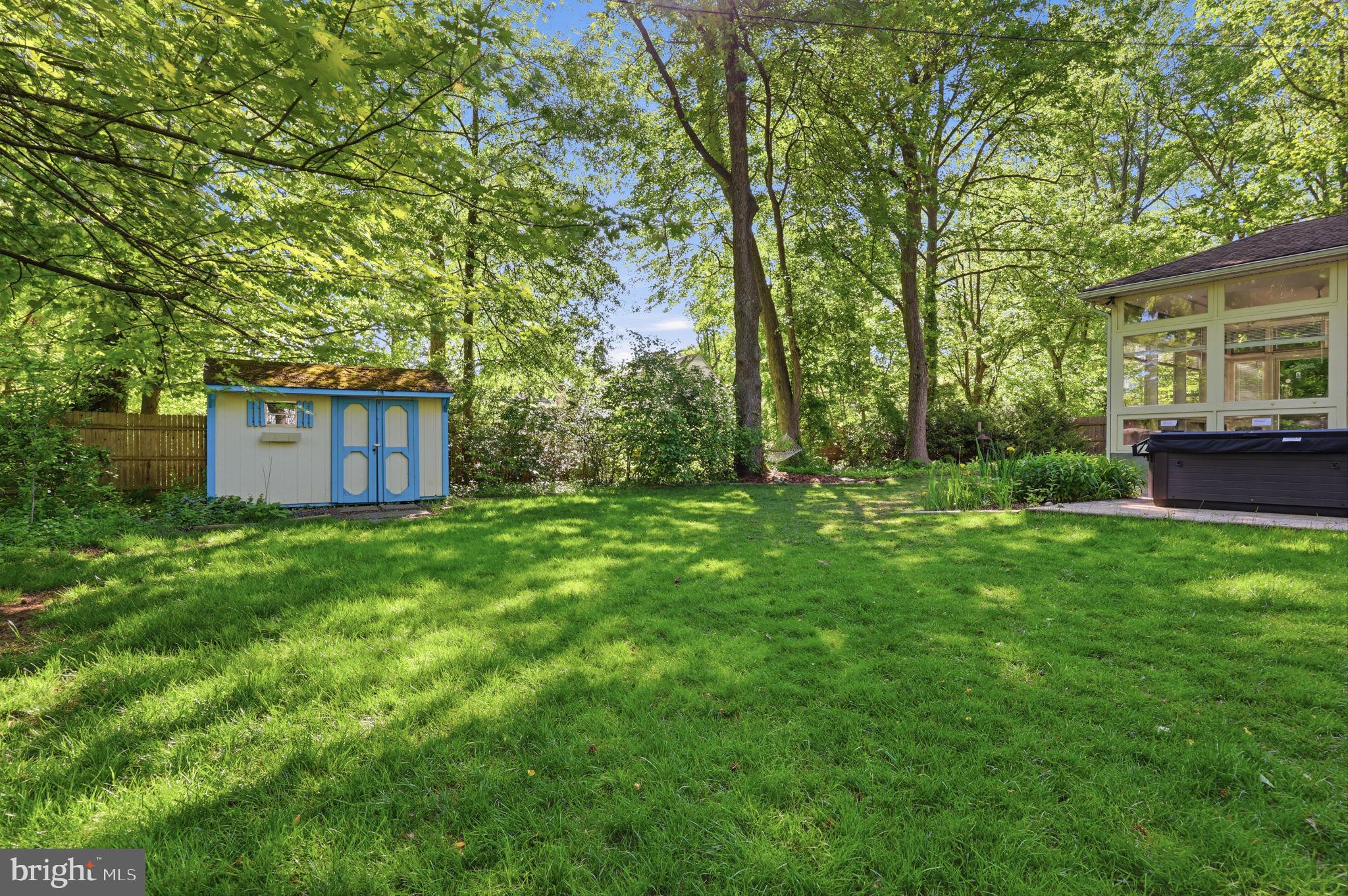 207 W FERRY ROAD