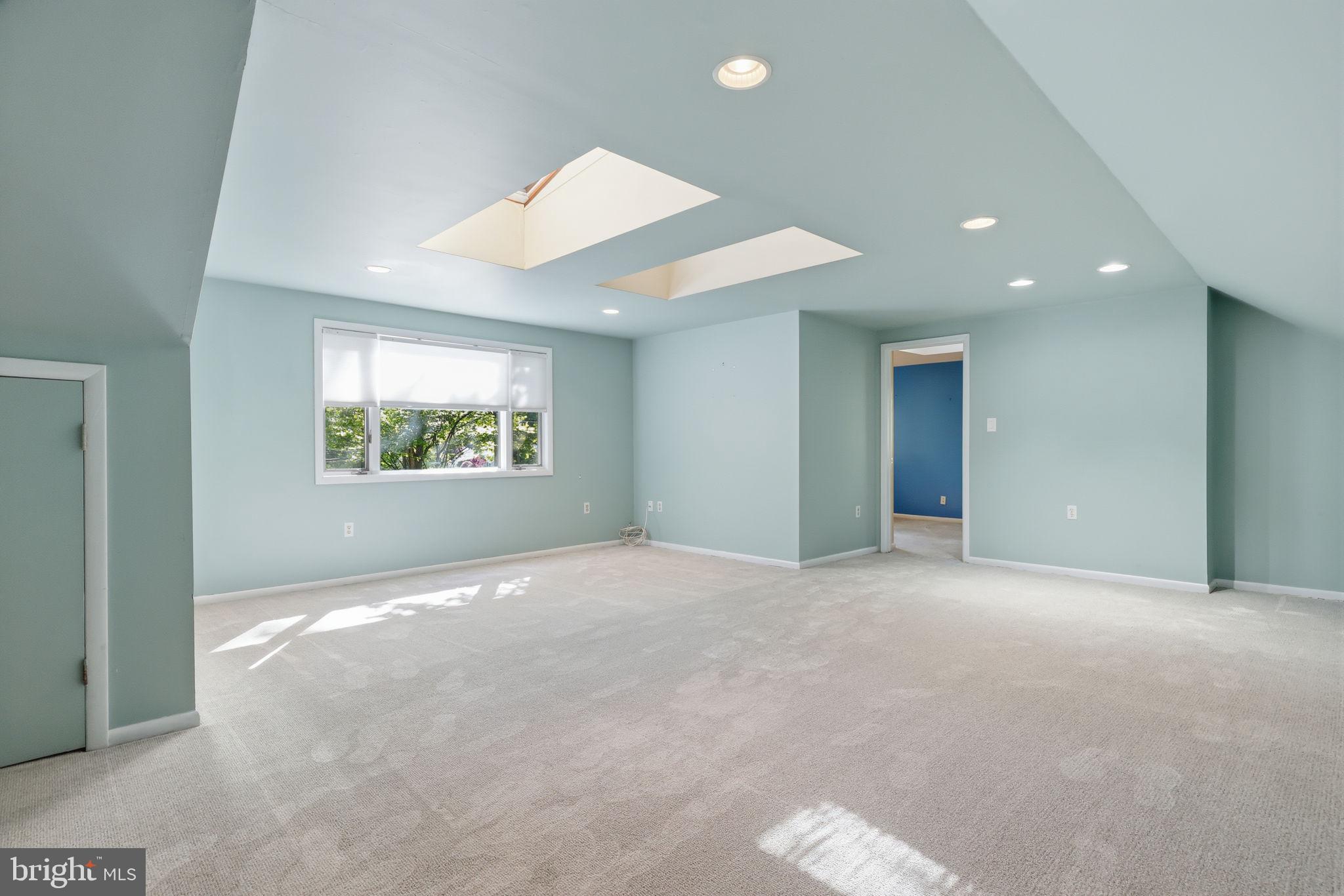 207 W FERRY ROAD
