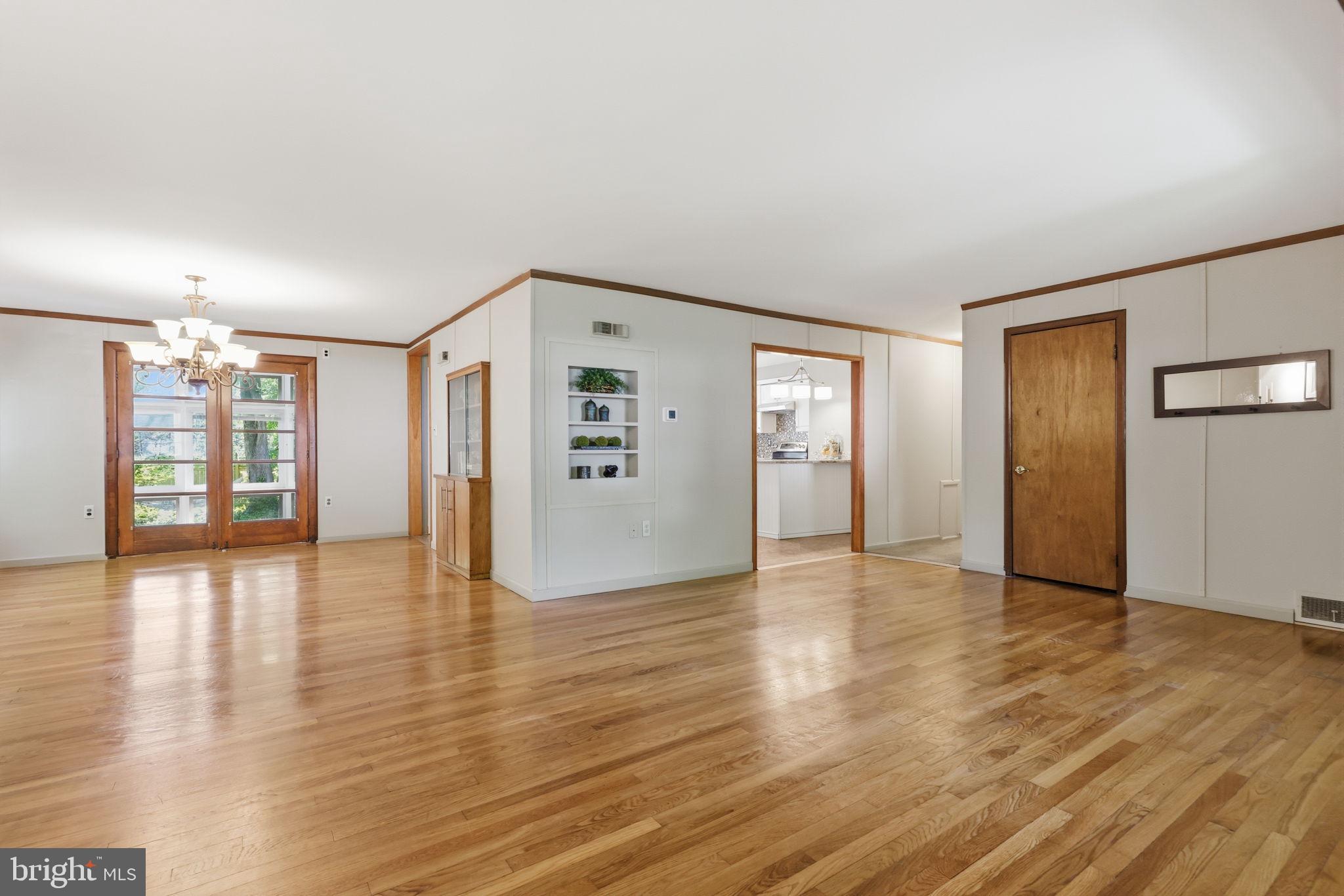 207 W FERRY ROAD