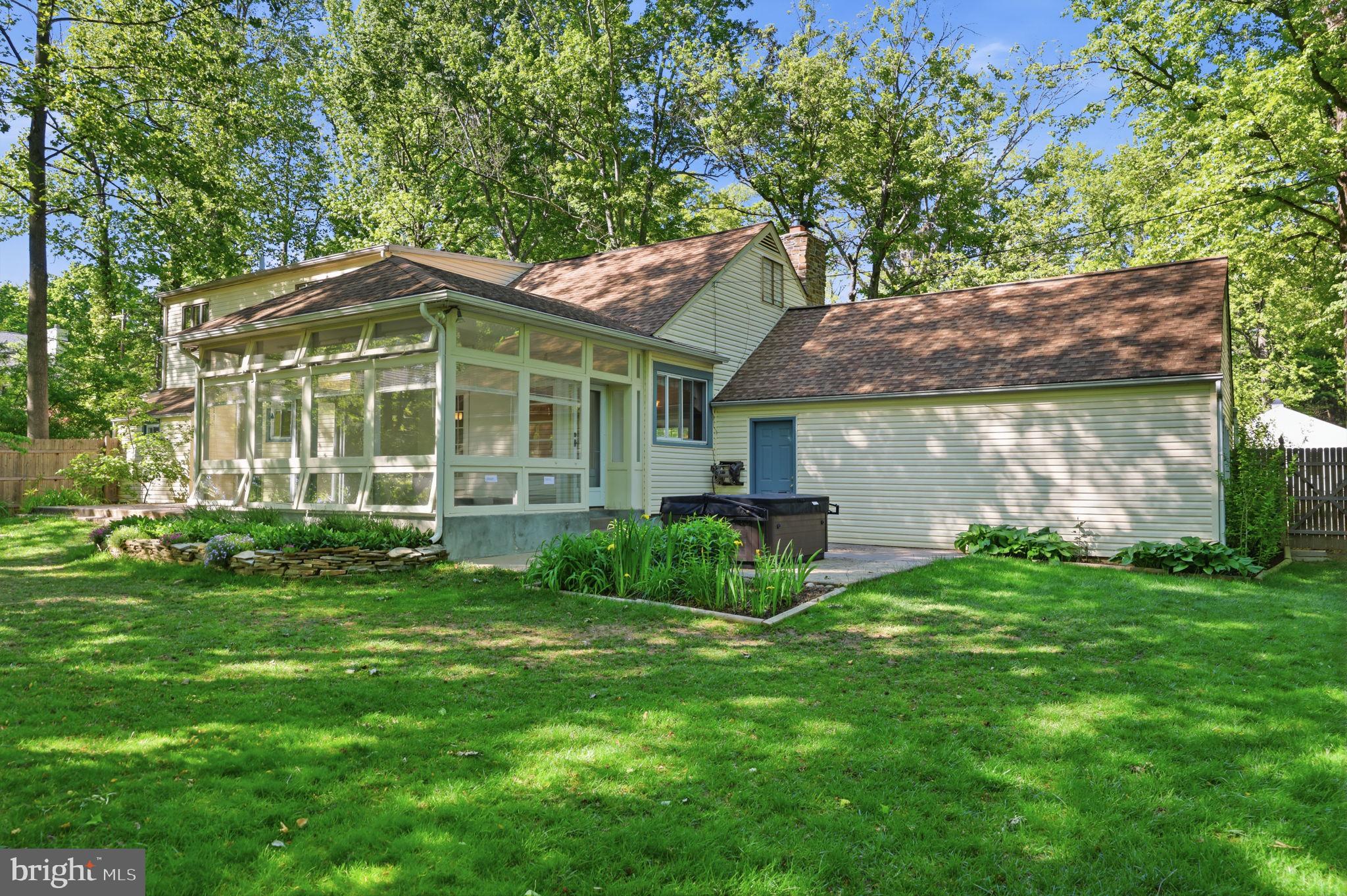 207 W FERRY ROAD