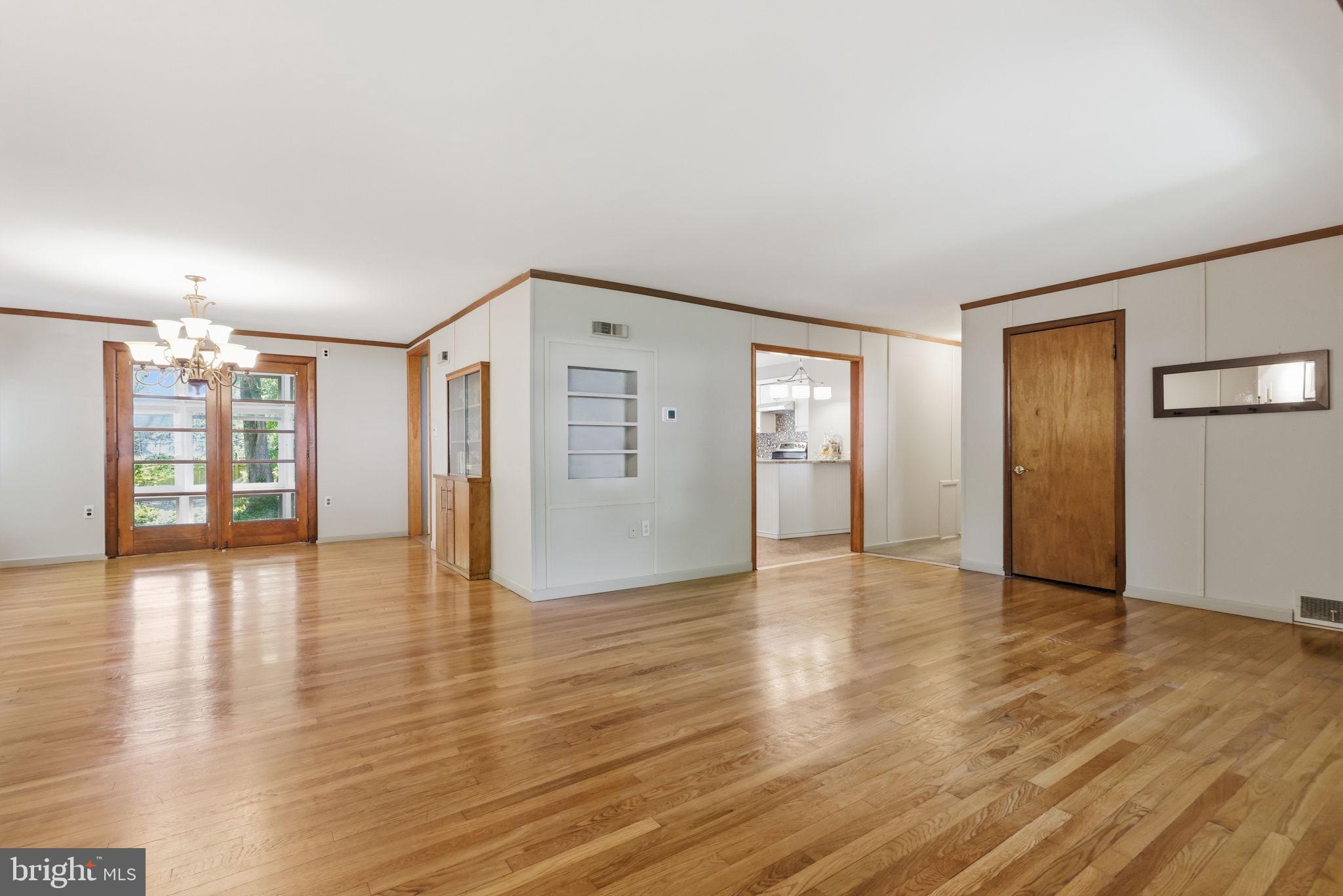 207 W FERRY ROAD