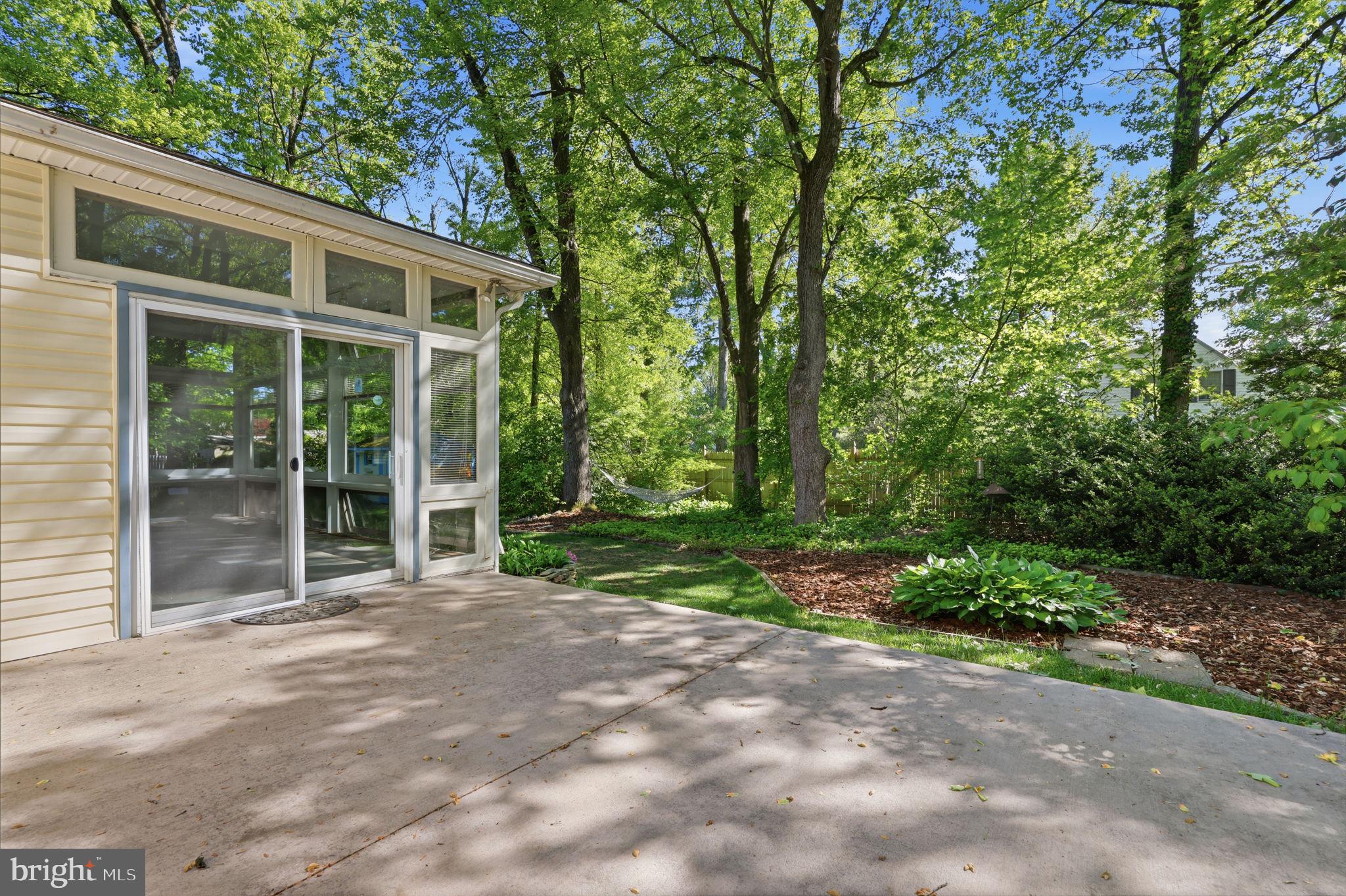 207 W FERRY ROAD