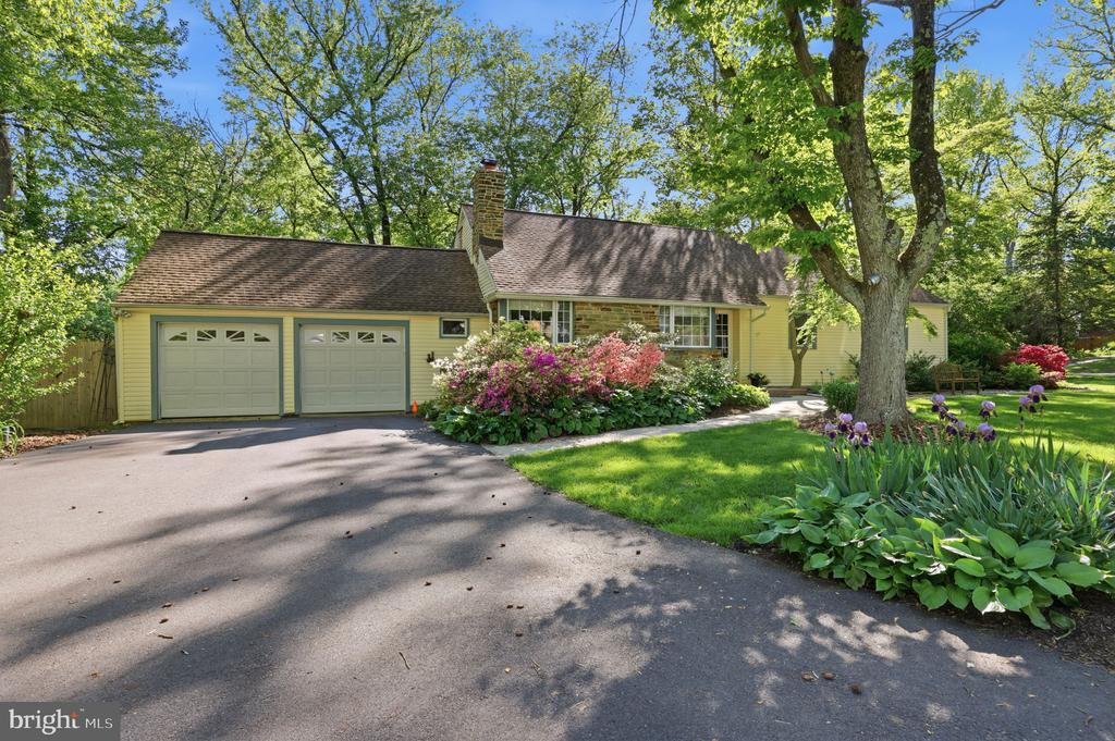 207 W FERRY ROAD