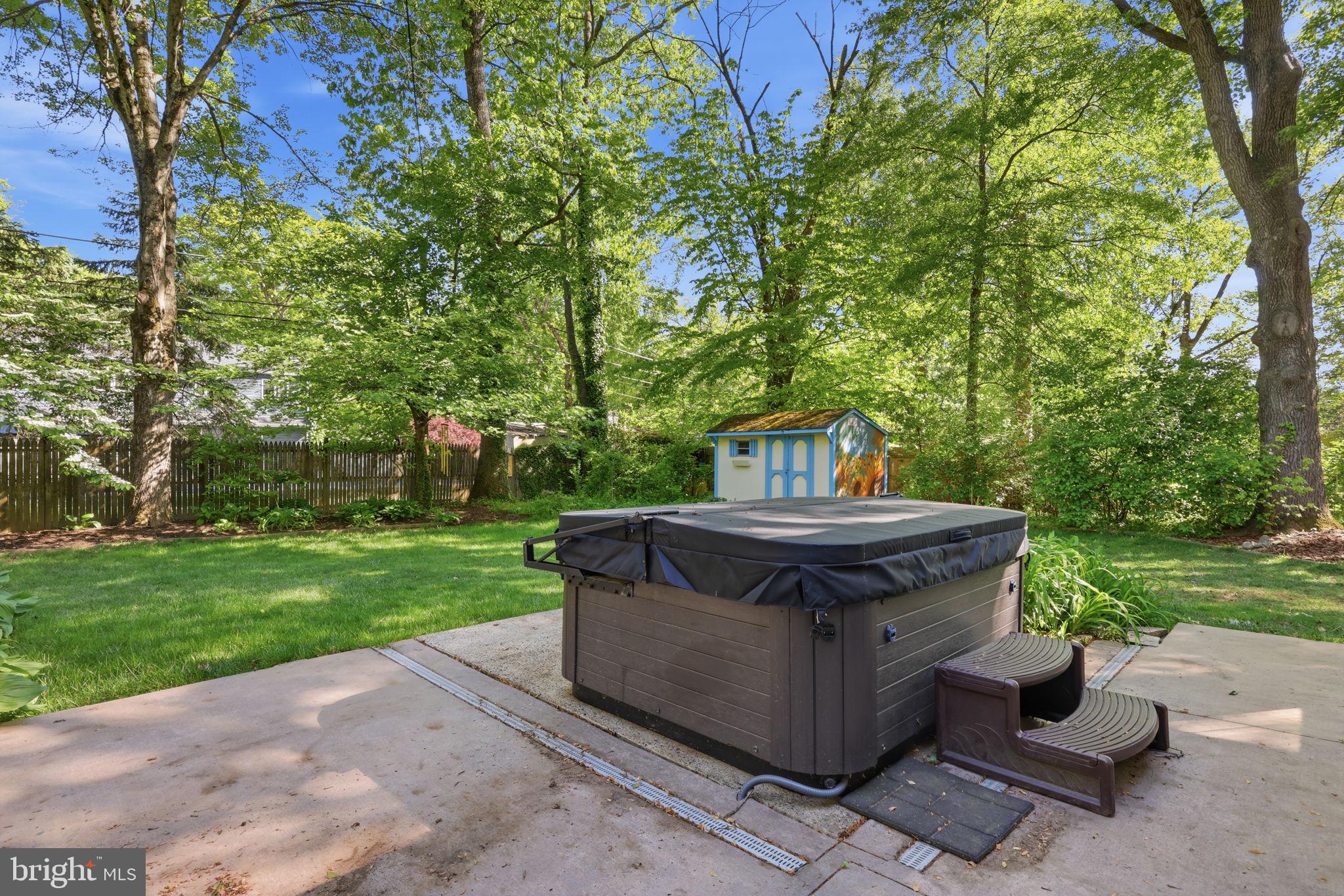 207 W FERRY ROAD