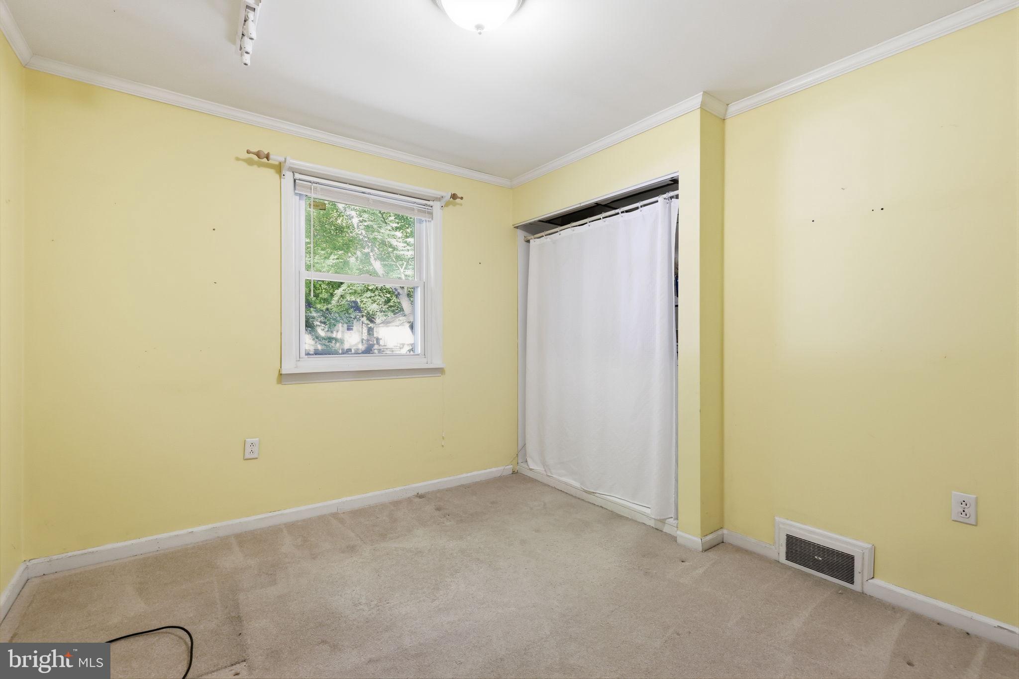 207 W FERRY ROAD