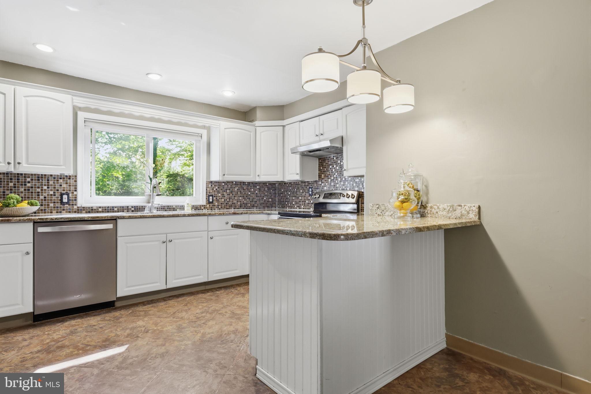 207 W FERRY ROAD