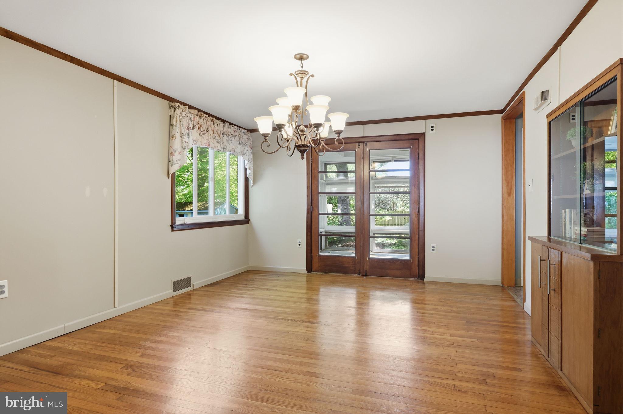 207 W FERRY ROAD