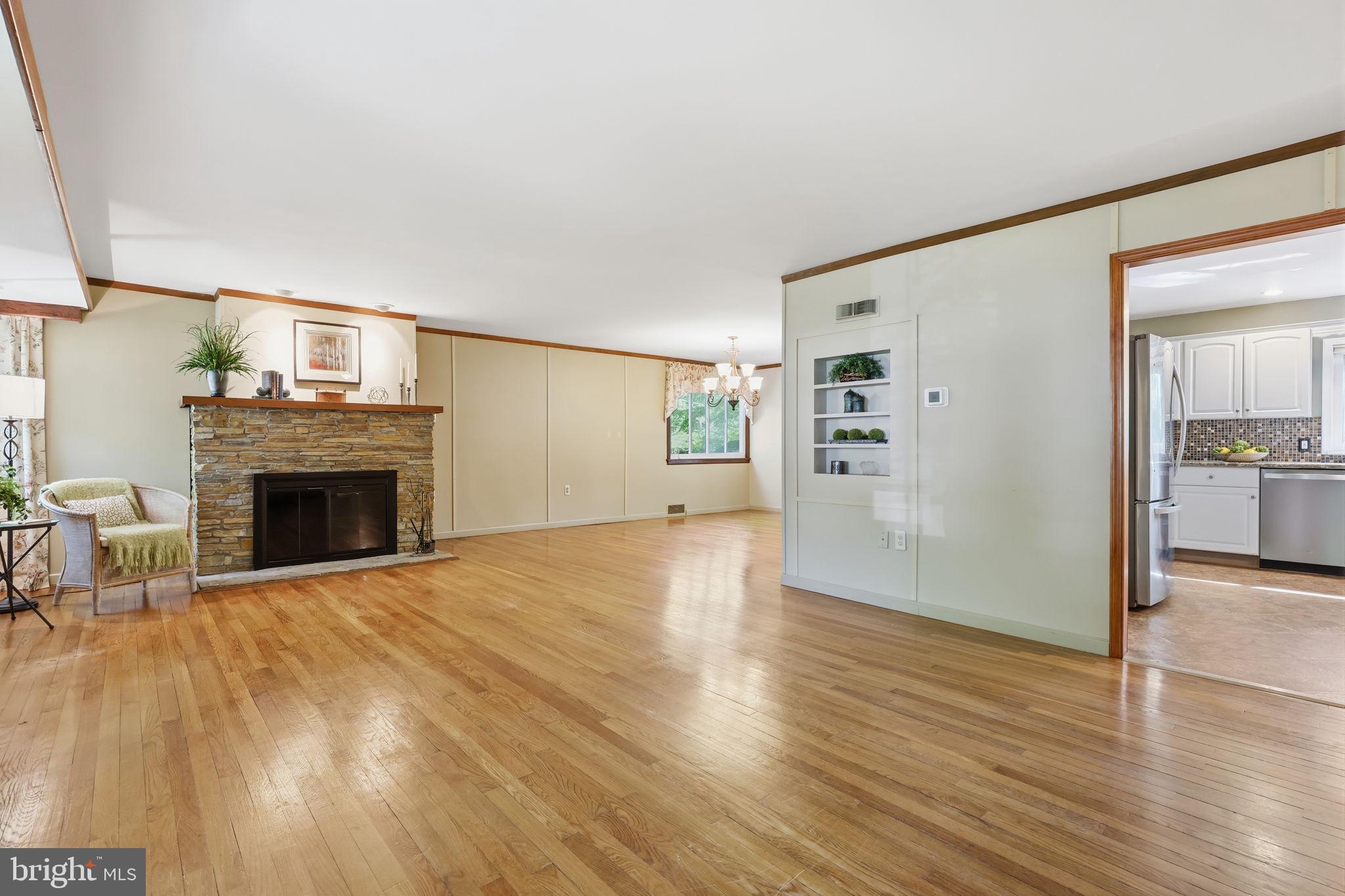 207 W FERRY ROAD