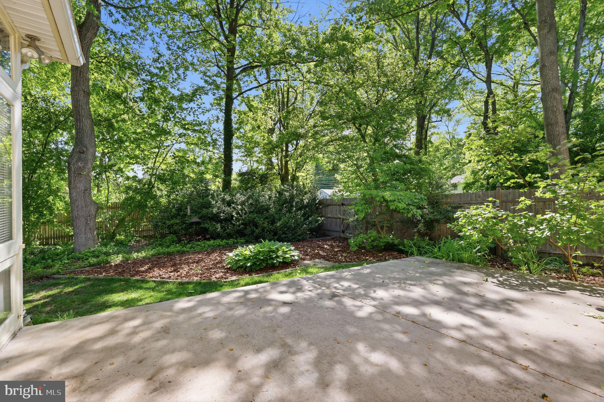 207 W FERRY ROAD