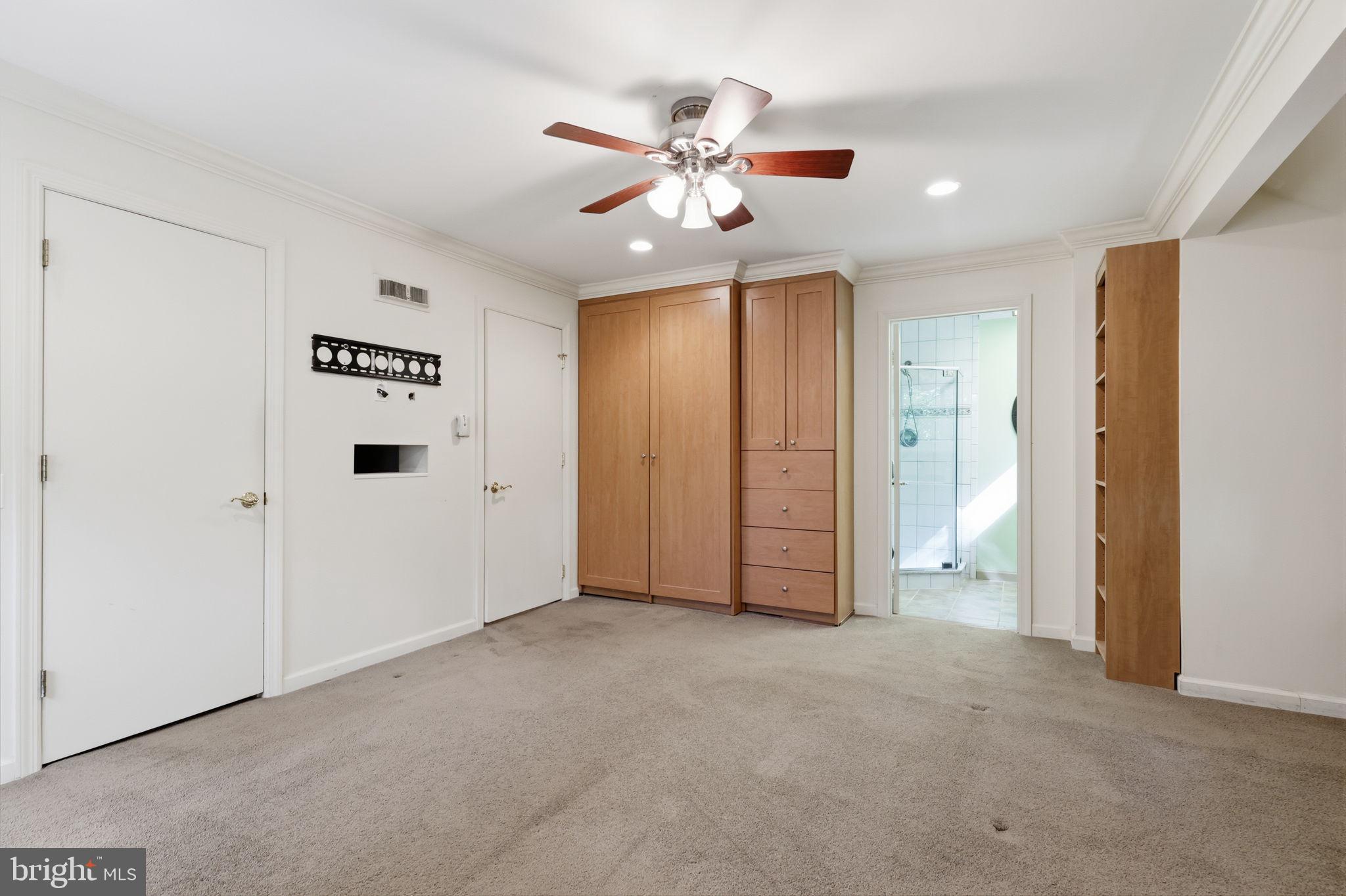 207 W FERRY ROAD