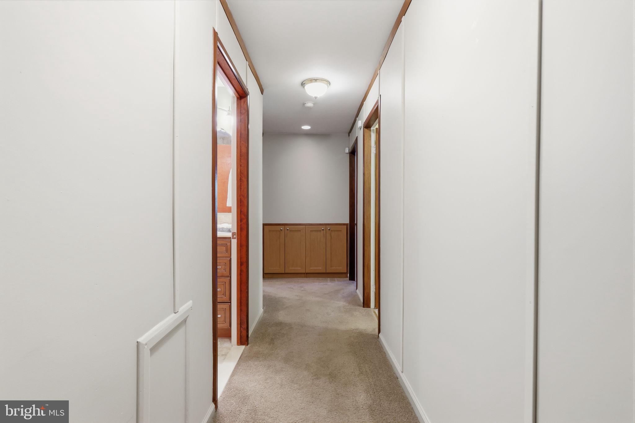 207 W FERRY ROAD