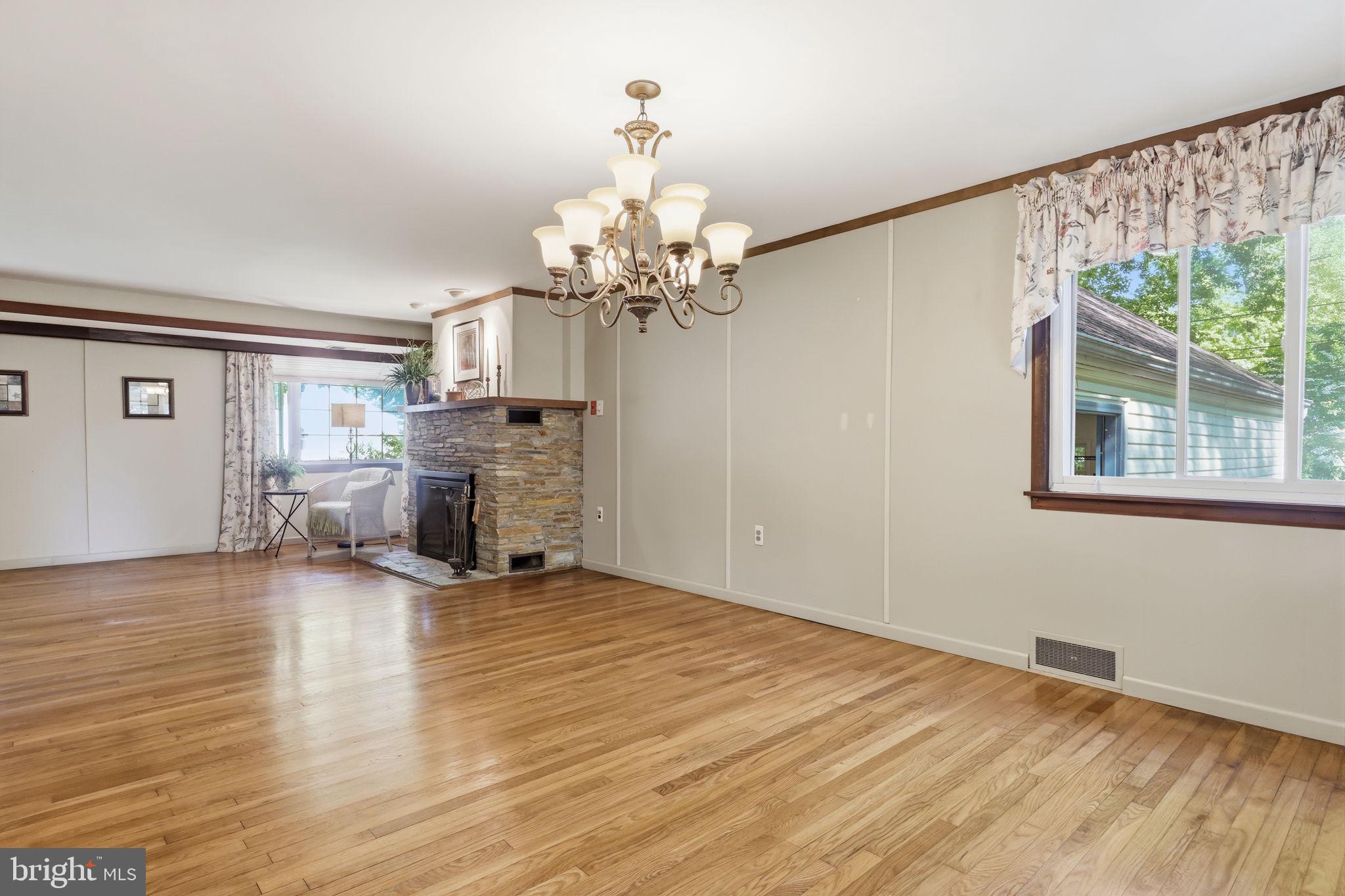 207 W FERRY ROAD