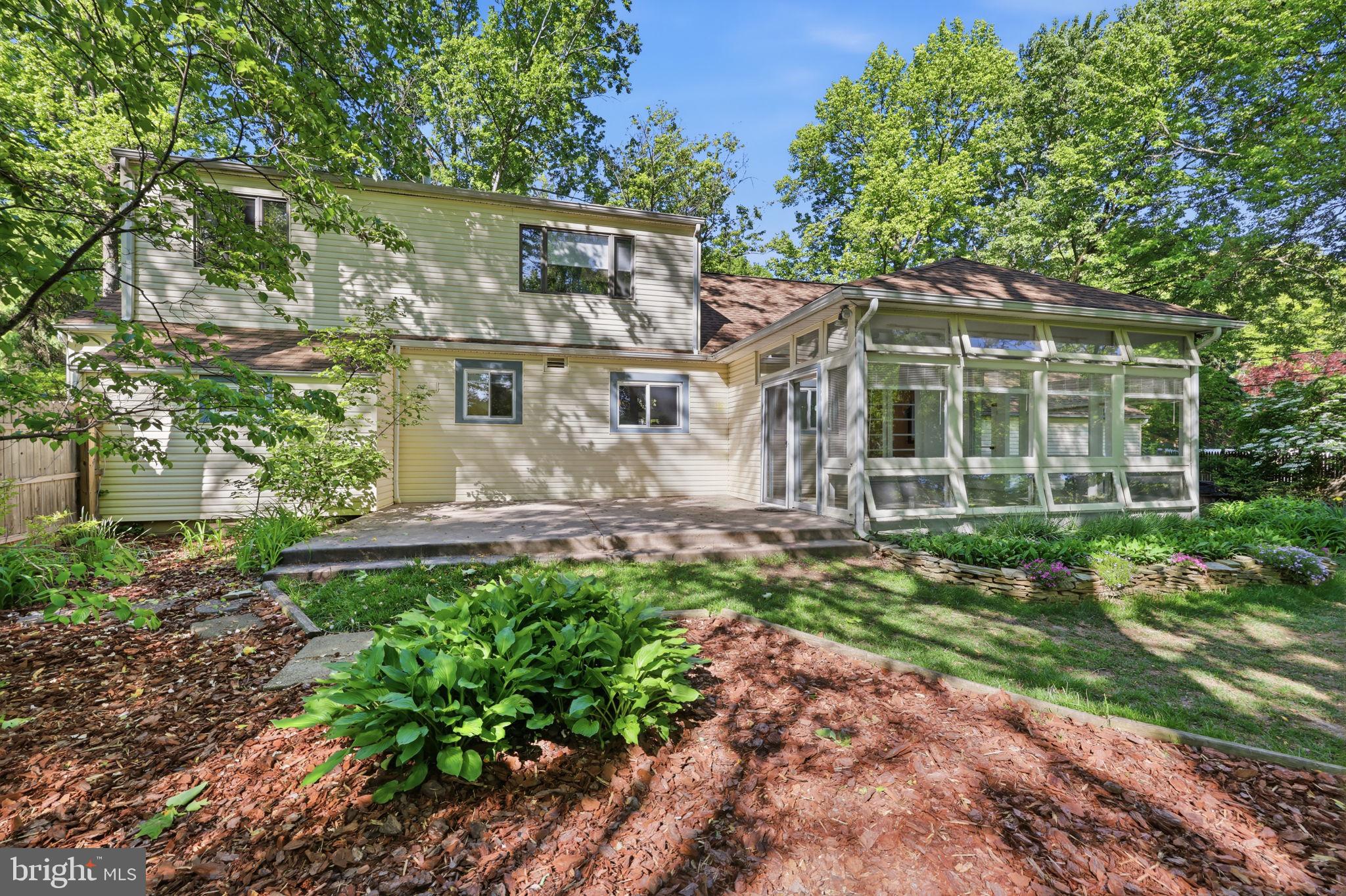 207 W FERRY ROAD