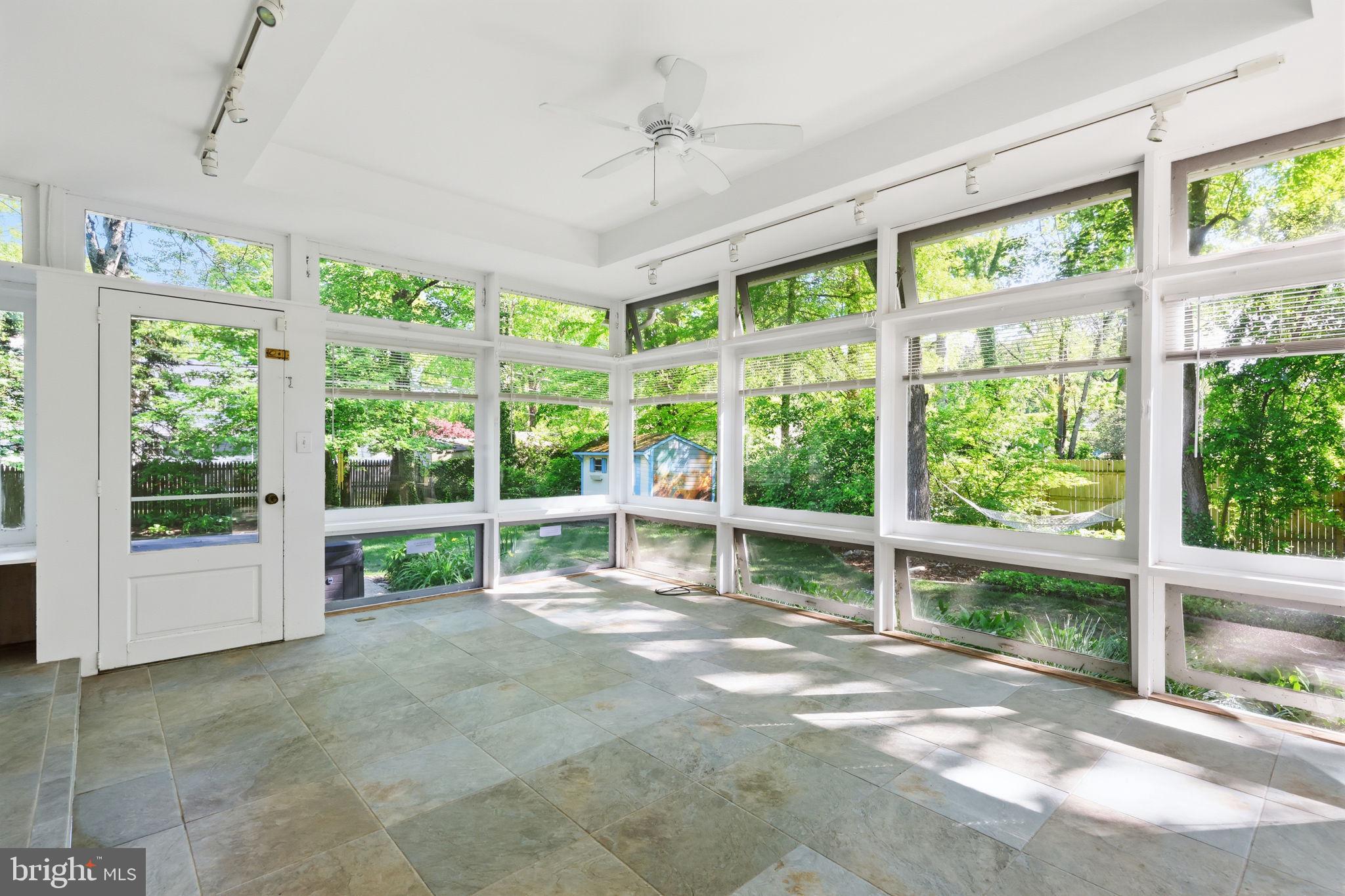 207 W FERRY ROAD