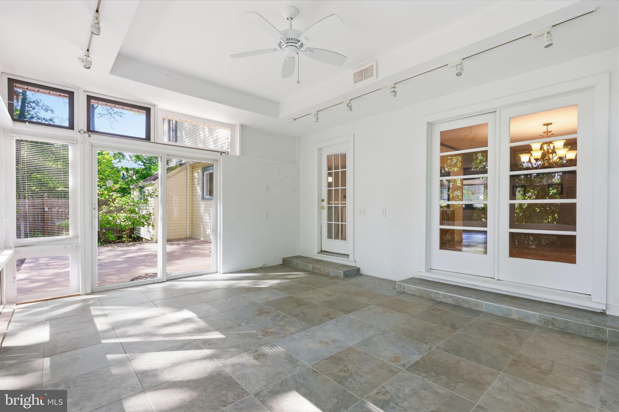 207 W FERRY ROAD