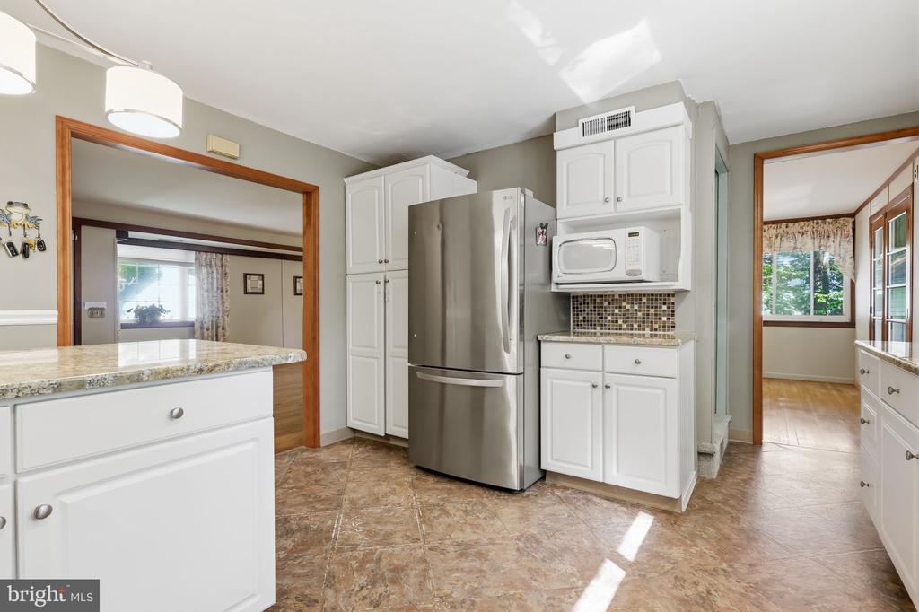 207 W FERRY ROAD