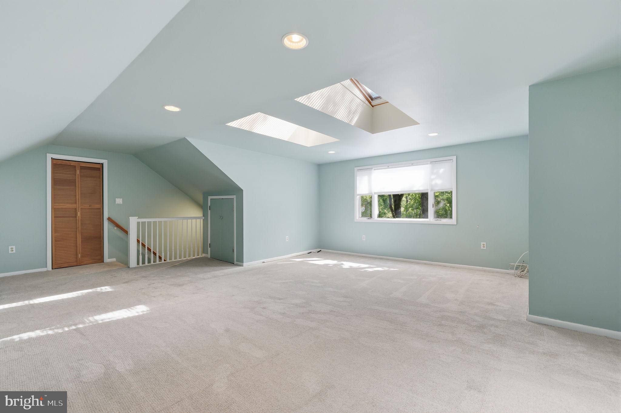 207 W FERRY ROAD