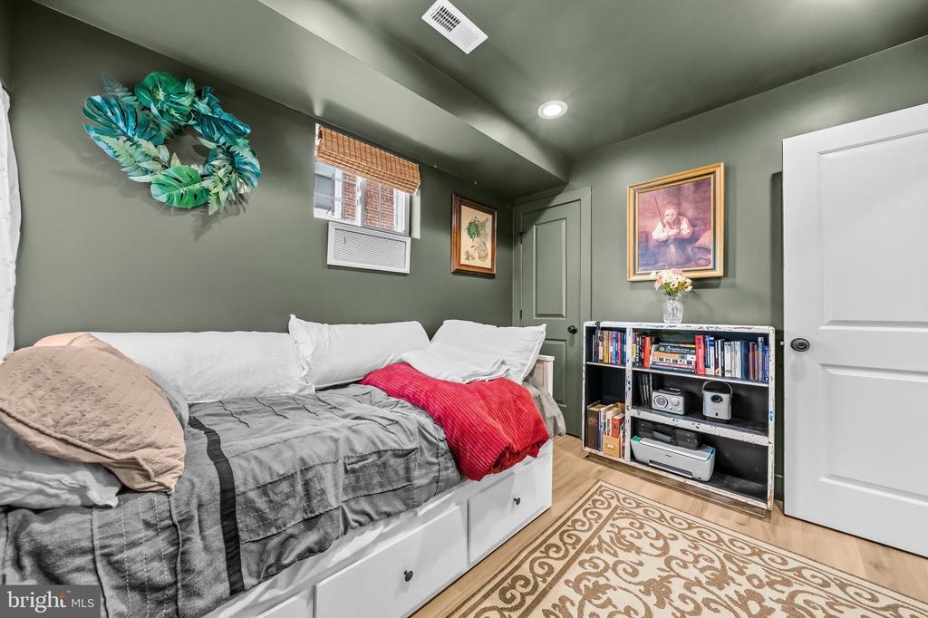 5517 7TH STREET NW Unit: 1