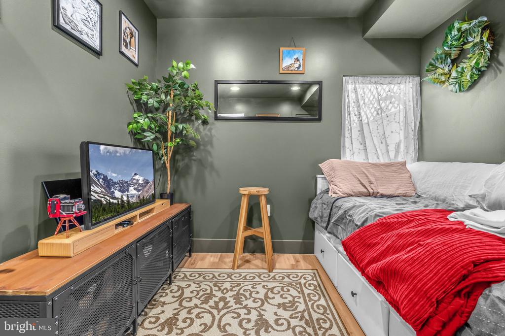 5517 7TH STREET NW Unit: 1