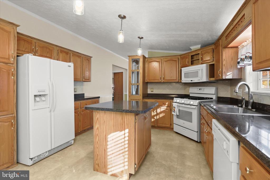 8006 FAIR BREEZE DRIVE