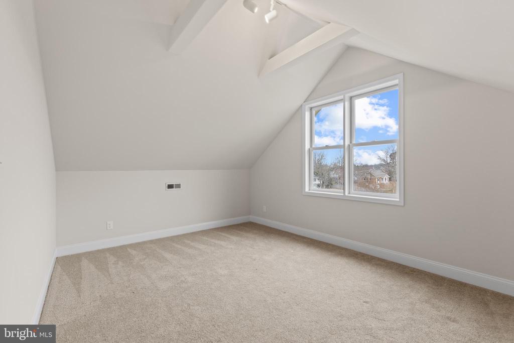 133 LAKE VIEW DRIVE