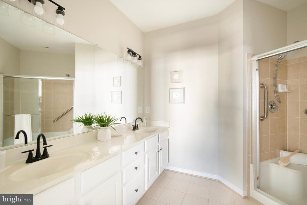 8605 WANDERING FOX TRAIL 303