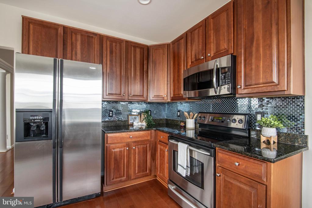 8605 WANDERING FOX TRAIL 303
