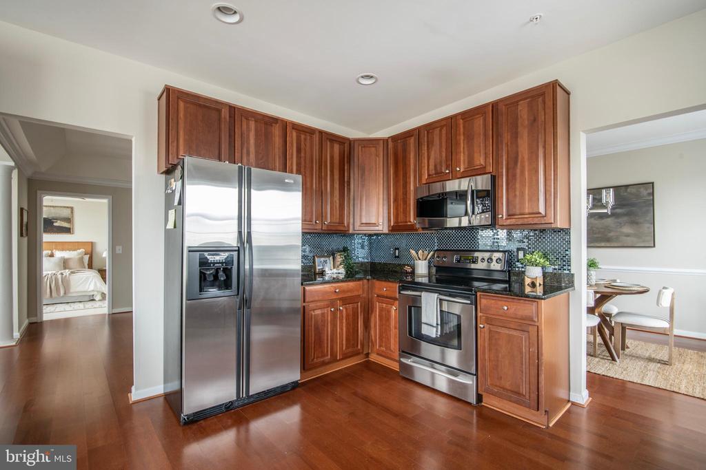 8605 WANDERING FOX TRAIL 303