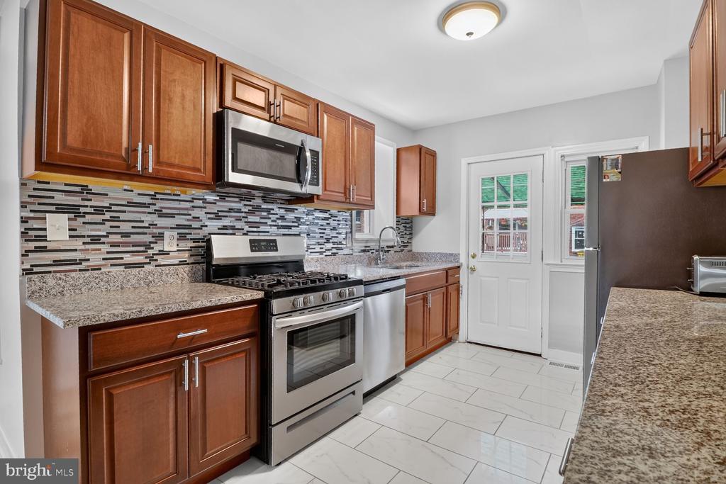 1405 W 37TH STREET