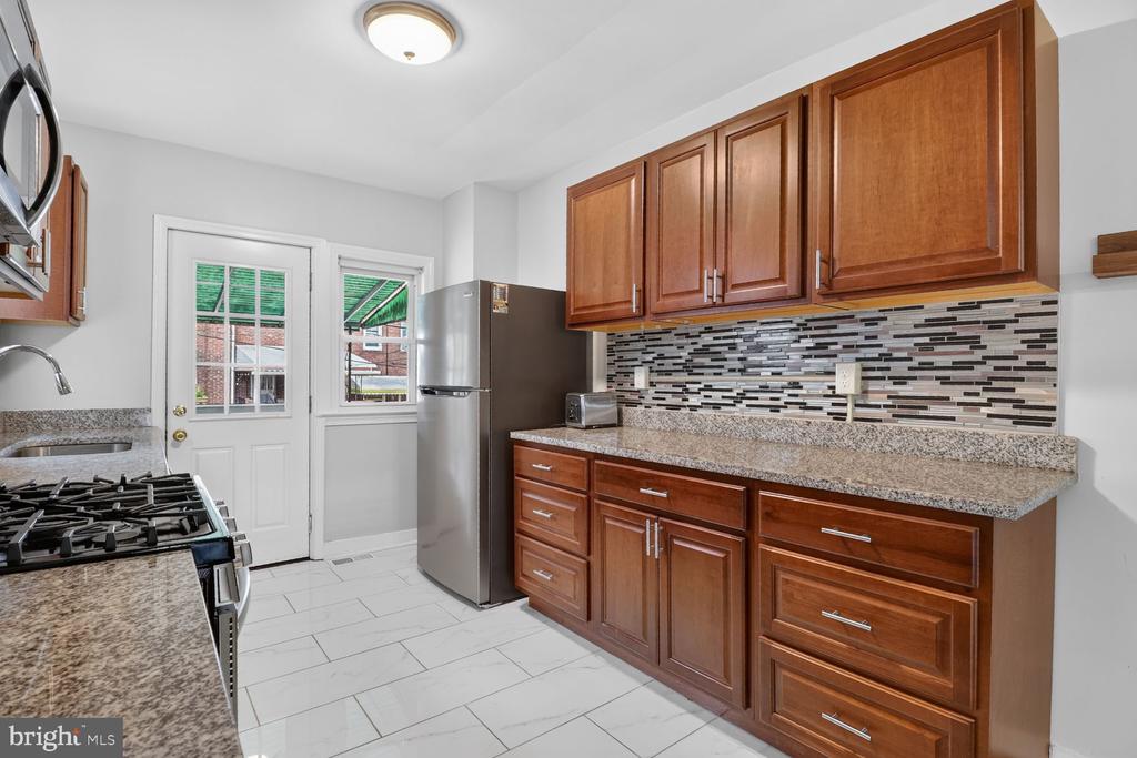 1405 W 37TH STREET