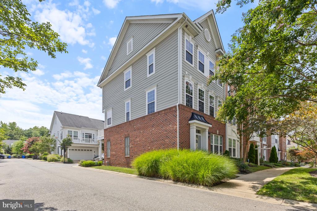 17 STEEPLECHASE DRIVE