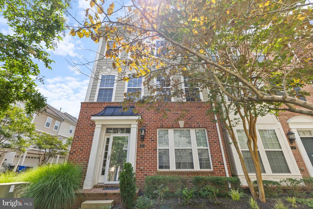 17 STEEPLECHASE DRIVE