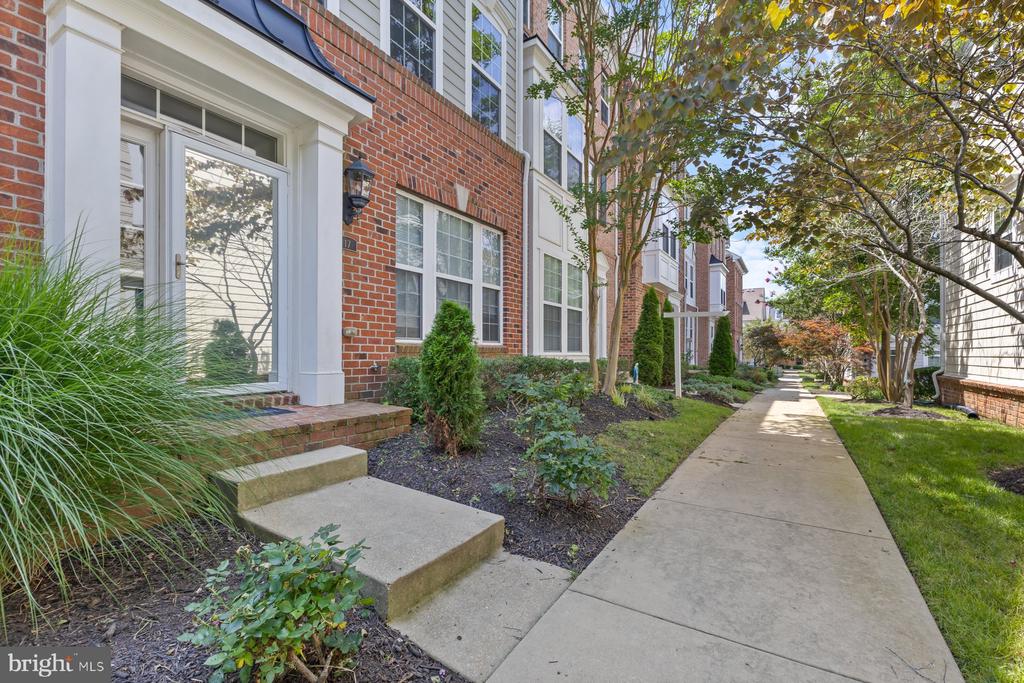 17 STEEPLECHASE DRIVE