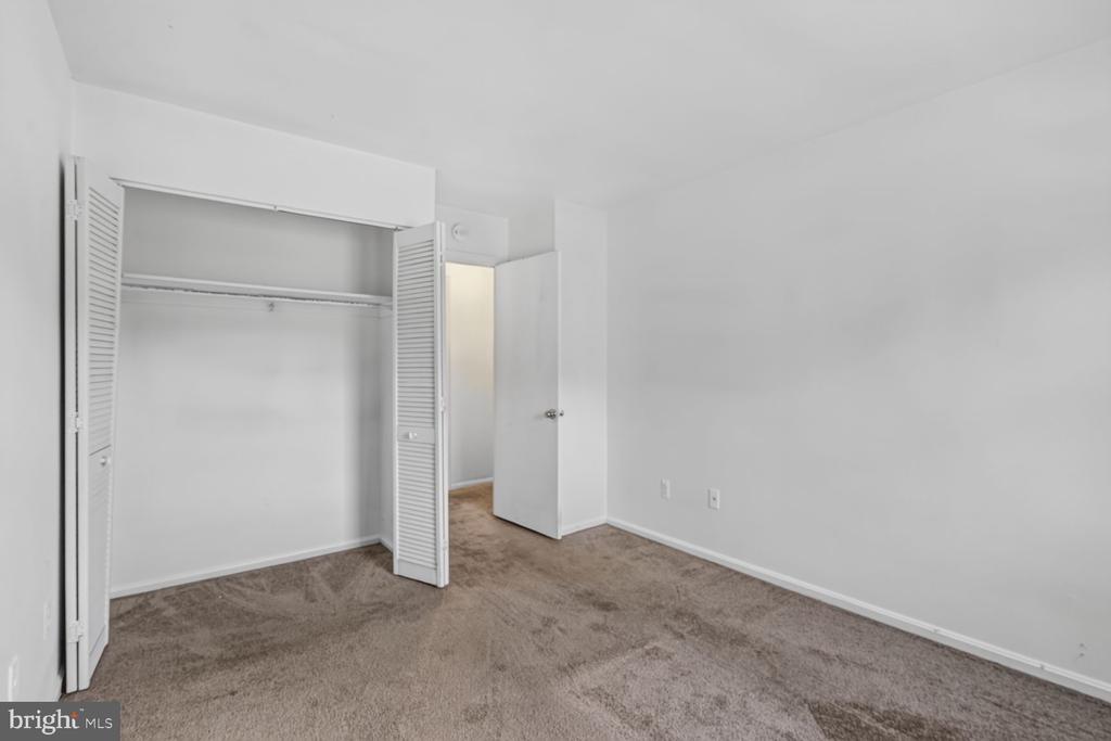 8108 LAKECREST DRIVE