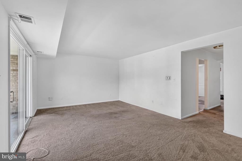 8108 LAKECREST DRIVE