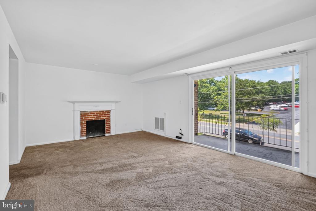 8108 LAKECREST DRIVE