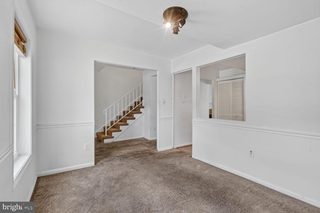 8108 LAKECREST DRIVE