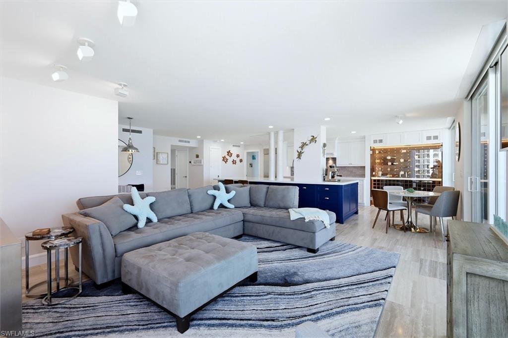 2425 Gulf Of Mexico DR 6D