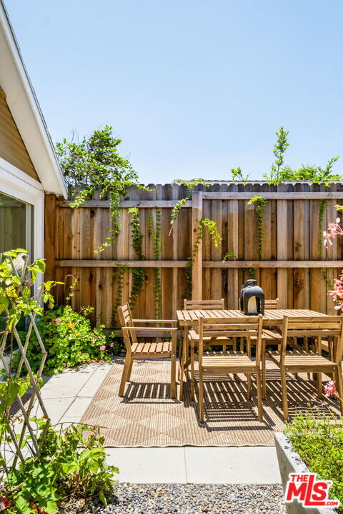 246 N Ridgewood Pl