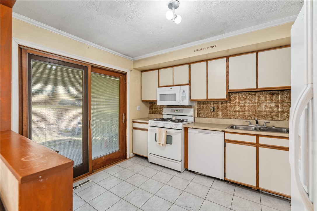 392 Seminole Ave