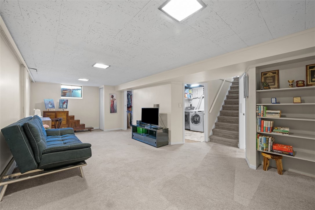 951 Rosalind Rd