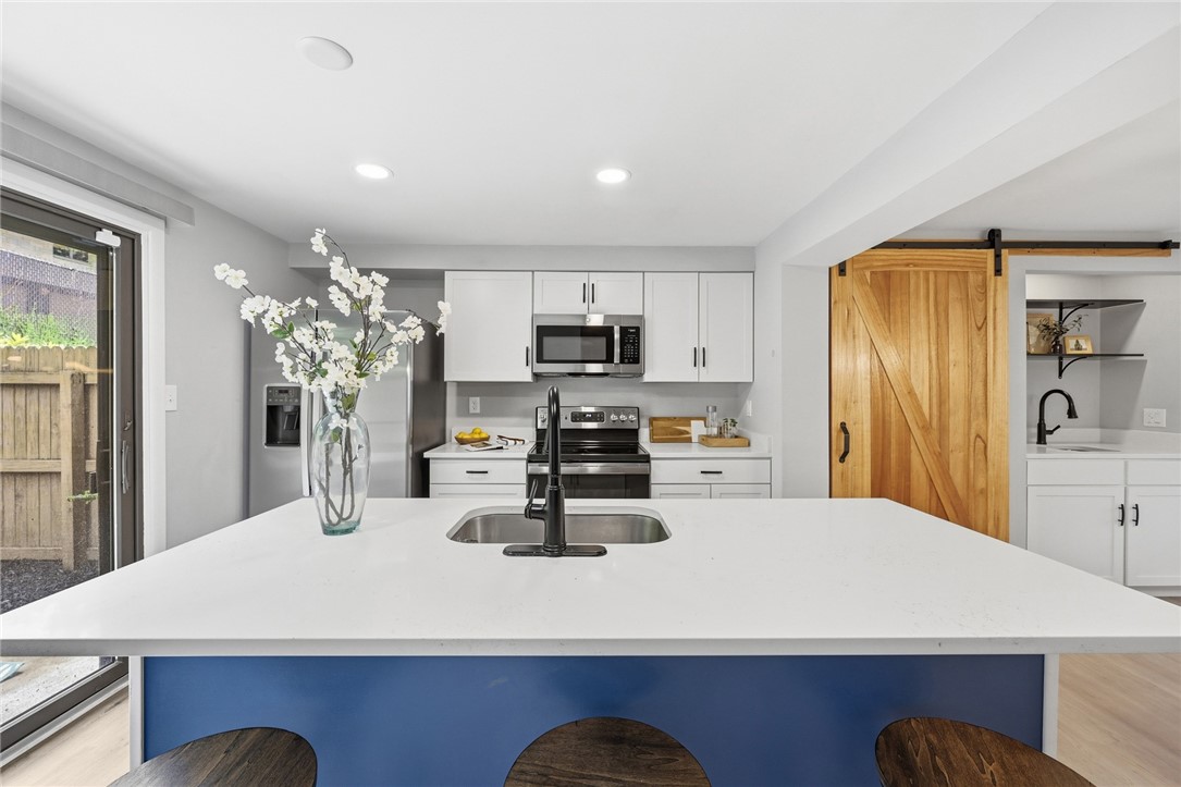 907 Camelot Drive
