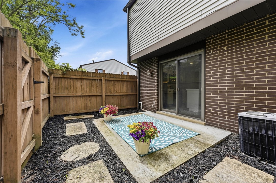 907 Camelot Drive