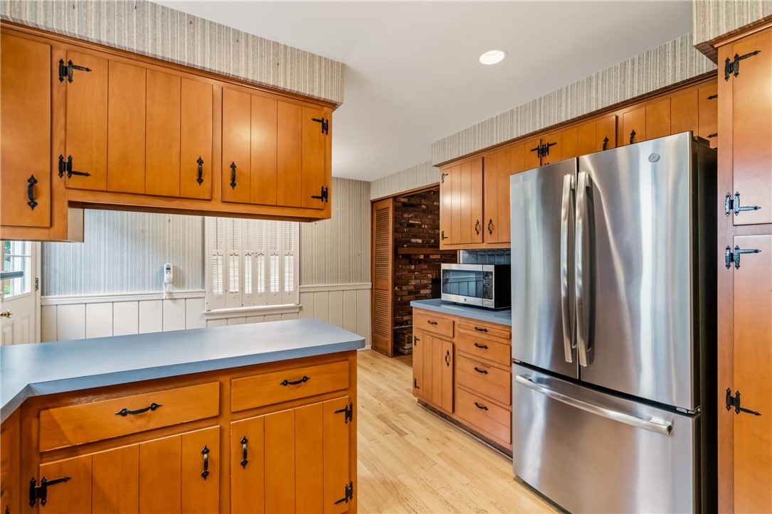 130 Laurelwood Dr