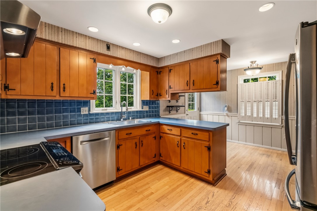 130 Laurelwood Dr